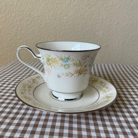 NORITAKE Ivory China BLOSSOM TIME 7150 Pattern Tea Cup and Saucer Set 16 Pieces - Picture 2 of 8